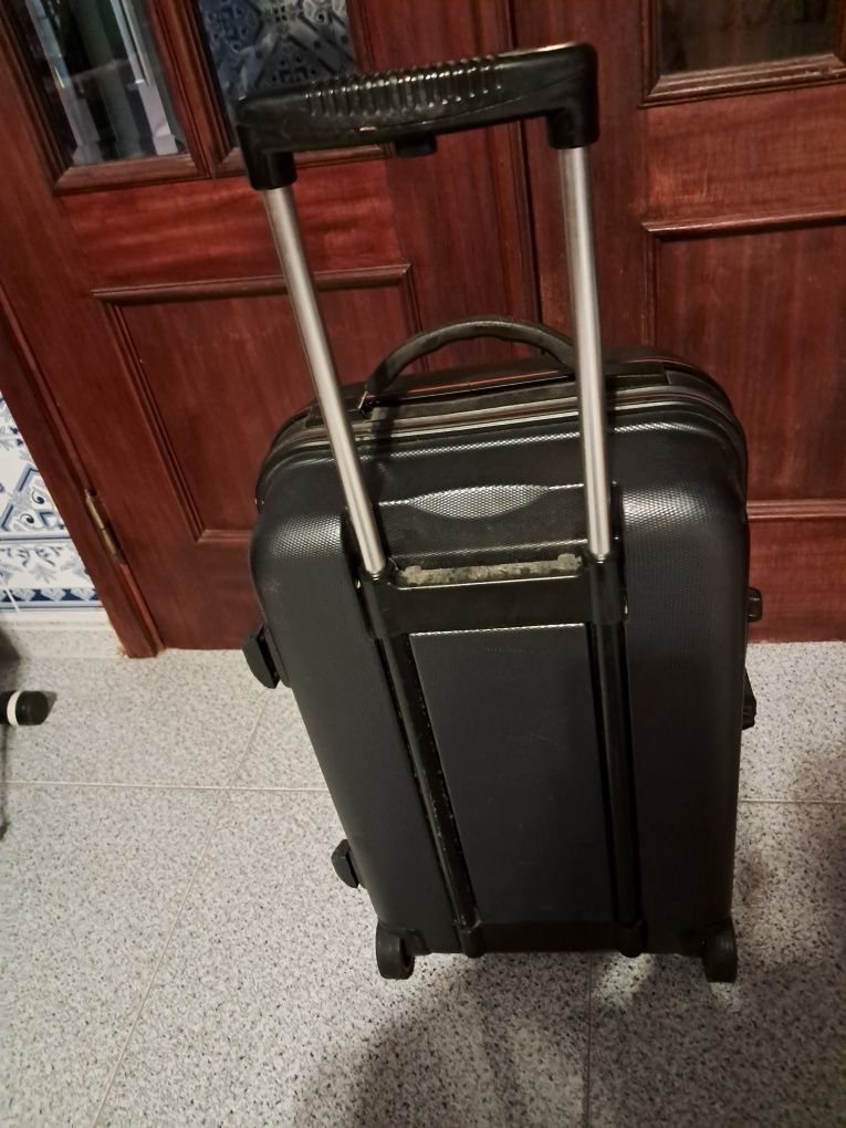 Mala pequena  rígida  20 de fundo 55 de altura 38 de largura