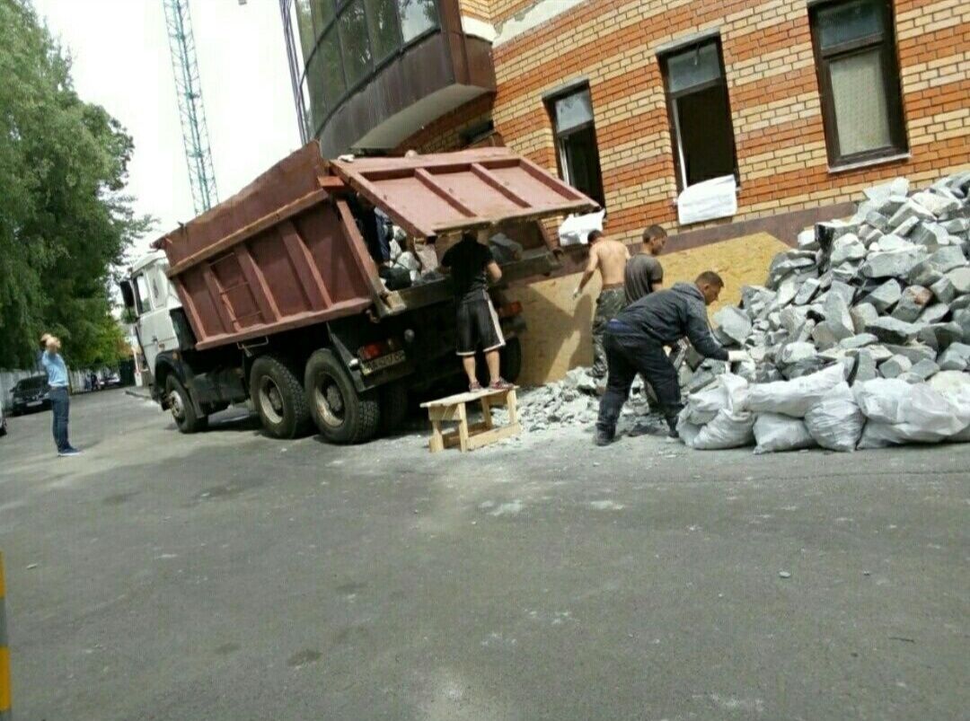 Демонтаж квартир стяжки перестенков любой сложности.