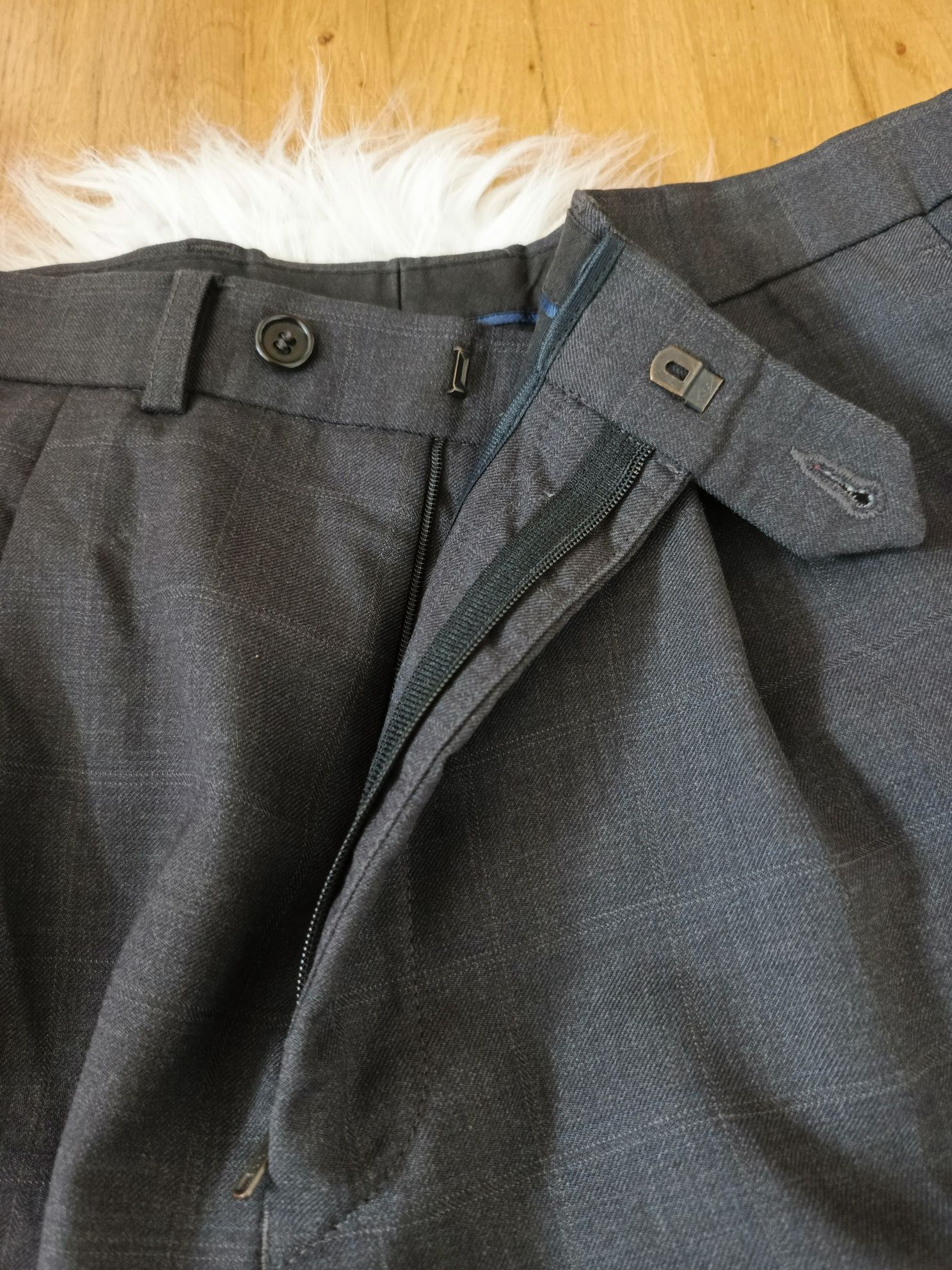 Spodnie z kantką, Marks&Spencer, W32 L31, szare, krata, 100% czysta, n