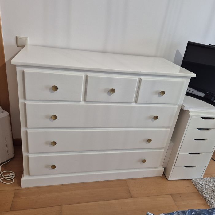 Cómoda em pinho maciço