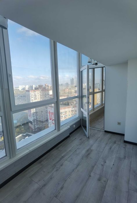 Отличный офис 23 кв.м. с кондиционером и панорамным видом на Позняках!