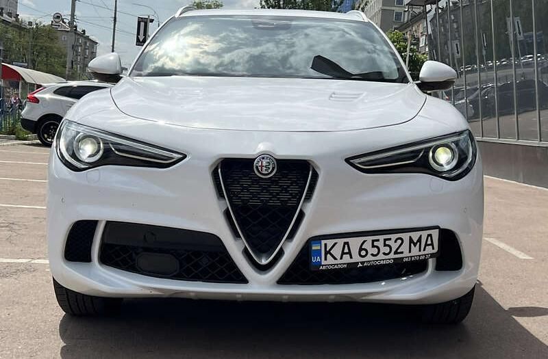 Alfa Romeo Stelvio 2017 року