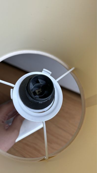 Candeeiro de mesa com abajur