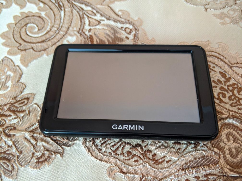 GPS навігатор Garmin Nuvi повний комплект. Стан нового.