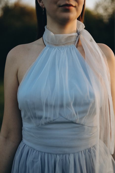 Продам або дам в оренду сукню випускну, вечірню