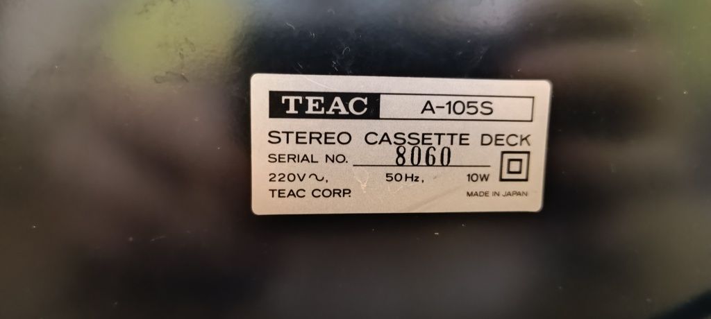 TEAC A-1055 magnetofon