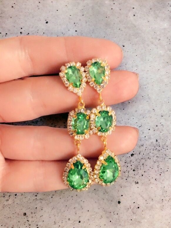 Kolczyki z zielonymi kryształkami
