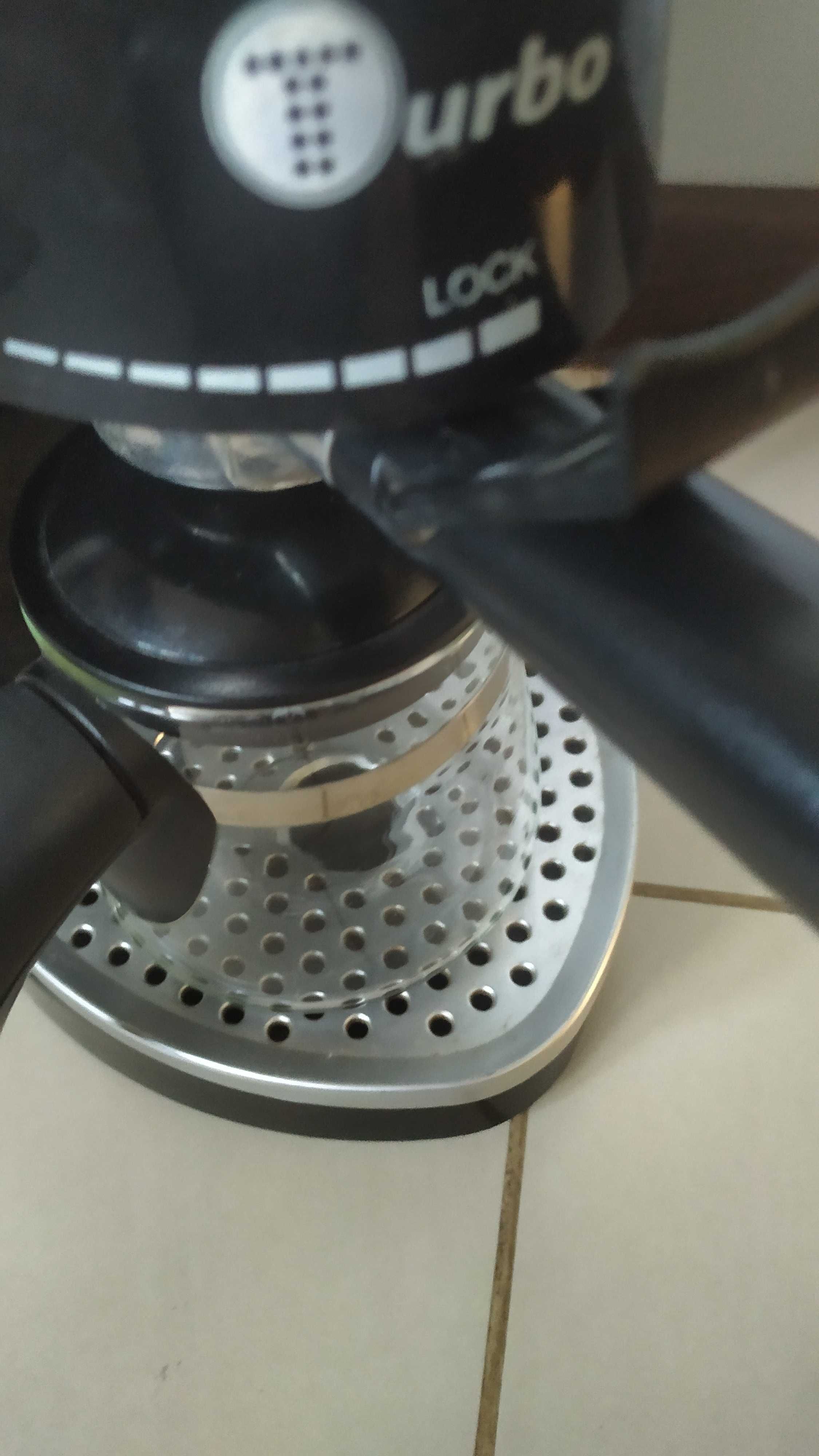 Ekspres ciśnieniowy do kawy Turbo 14 B ze spieniaczem do kawy,