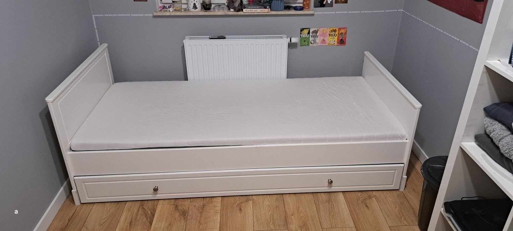 Łóżko jednoosobowe drewniane białe