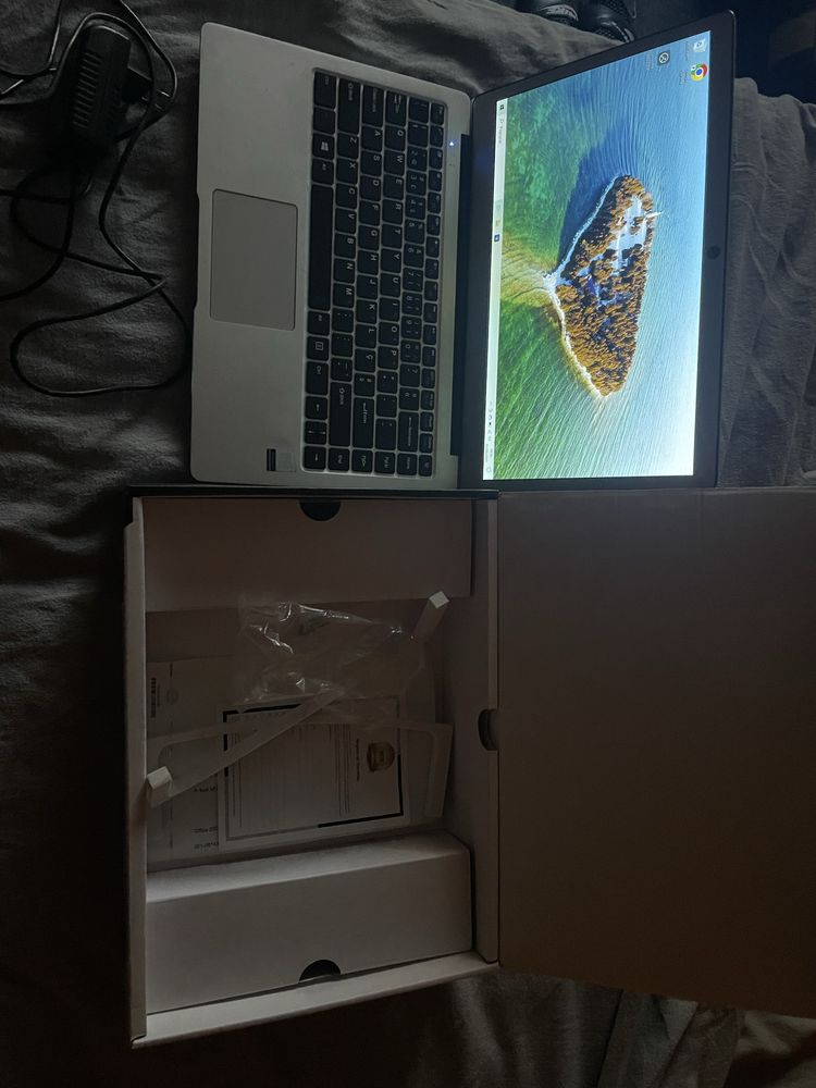 Portatil insys xf7-n1331 como novo