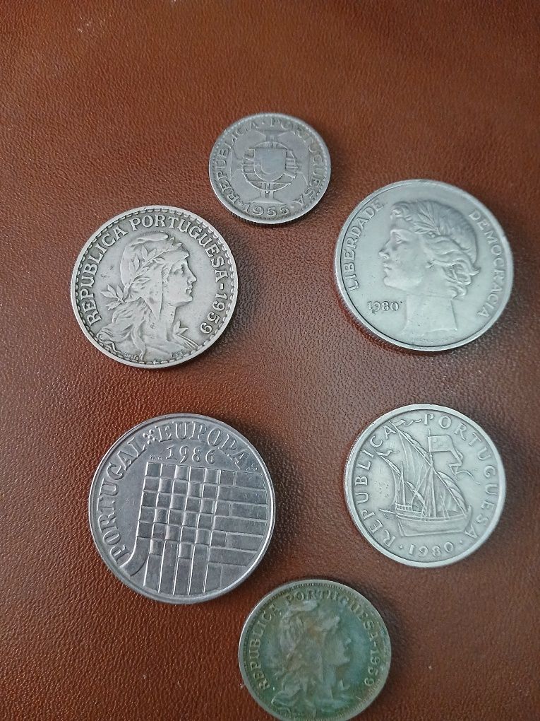 Moedas antigas aos colecionadores