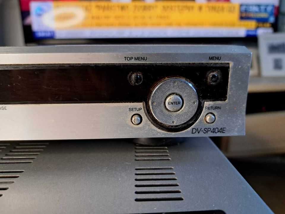 ONKYO amplituner TX - SR304E i odtwarzacz DVD DV - SP404E