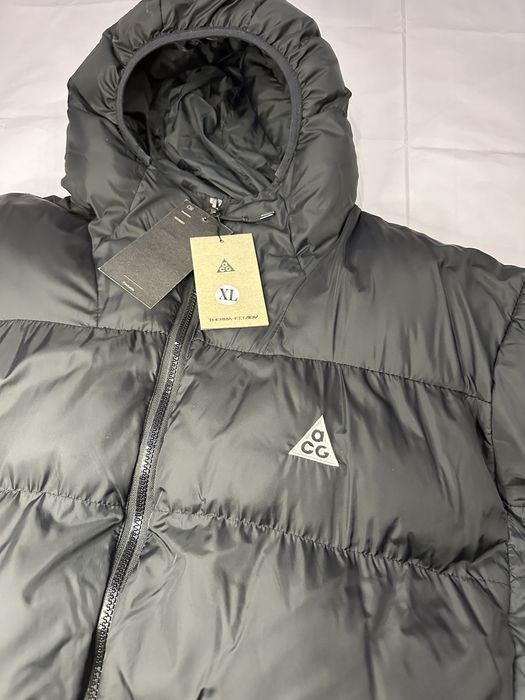 Чоловічикй пуховик Nike ACG у чорному кольорі
