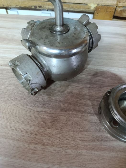 Продам клапани / крани з нержавійки (молочна промисловість, харчове ви