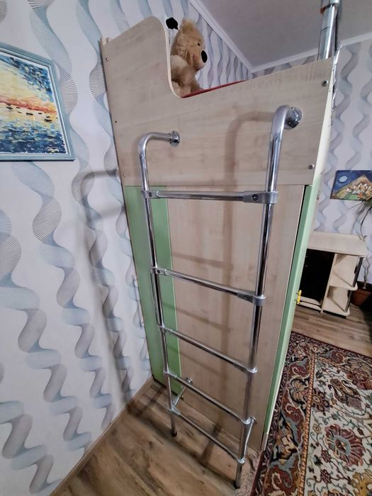 Ліжко-горище, робоче місце, шафа з шухлядами