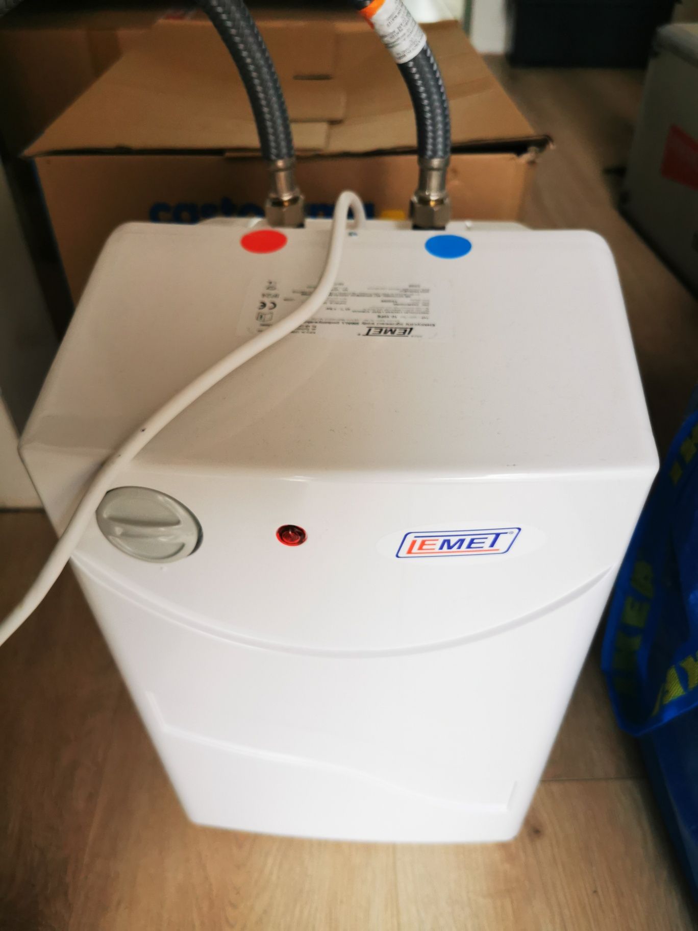 Elektryczny ogrzewacz wody 10L podumywalkowy