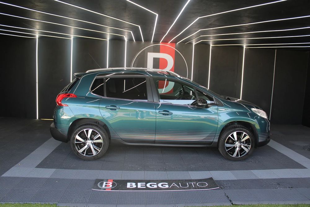 Peugeot 2008 1.2 PureTech Crossway