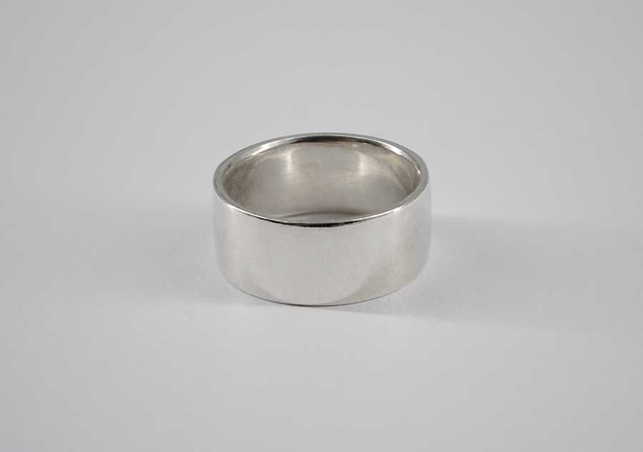 Серебряное кольцо дорожкой