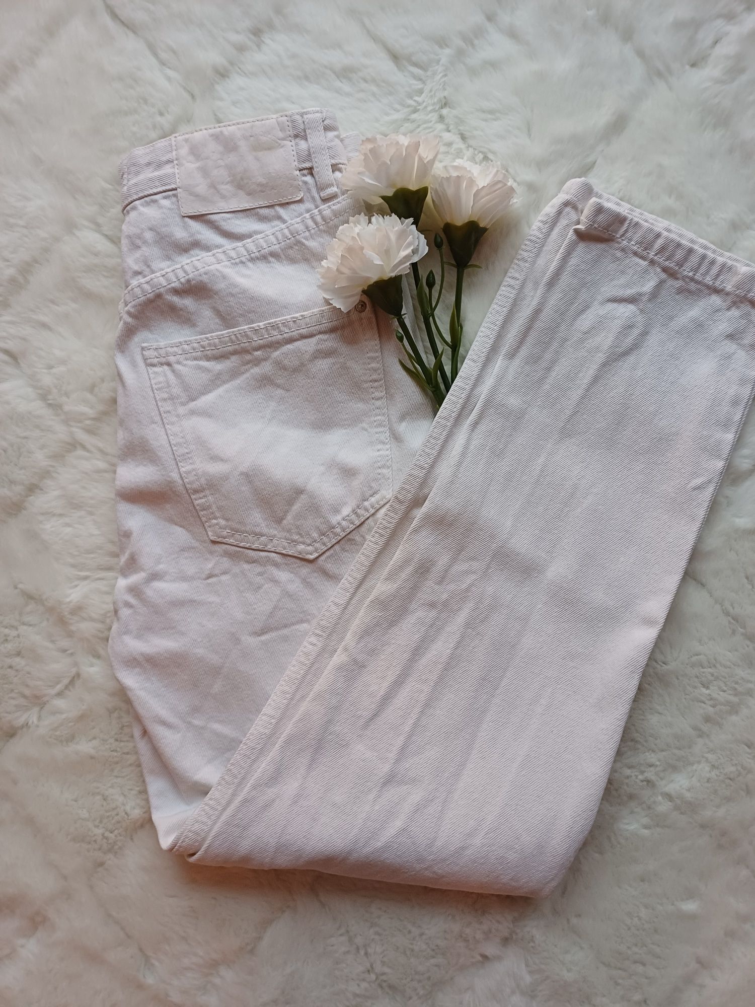 Białe mom fit 34