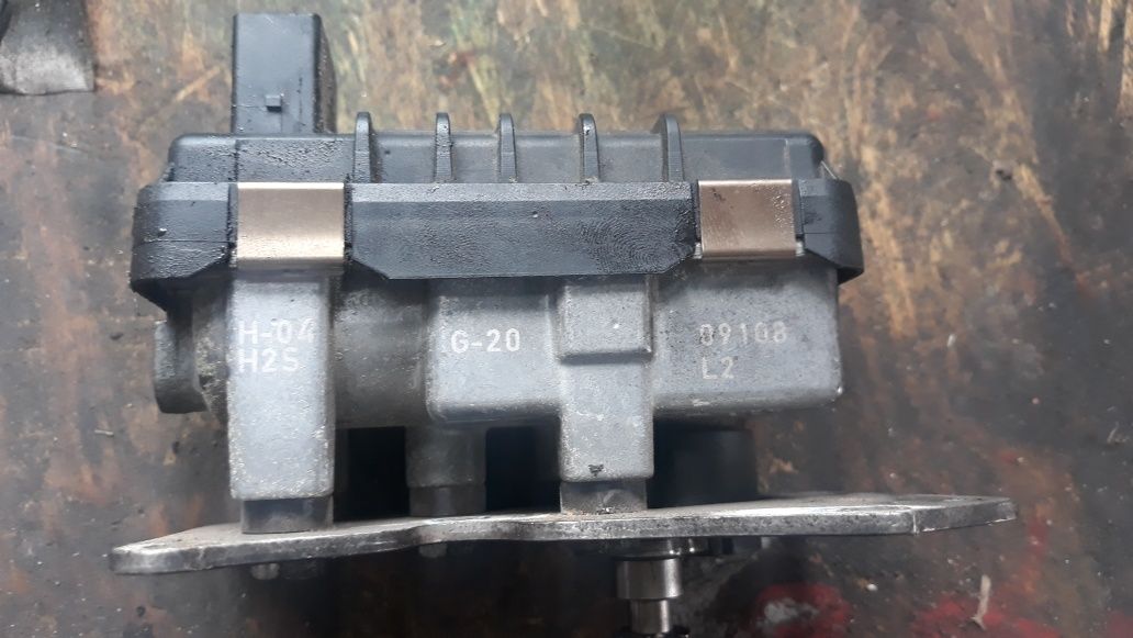 Nastawnik turbo turbiny audi a6 c6 a4 b8 a7 q7 a5 3.0 tdi CDY CDYA