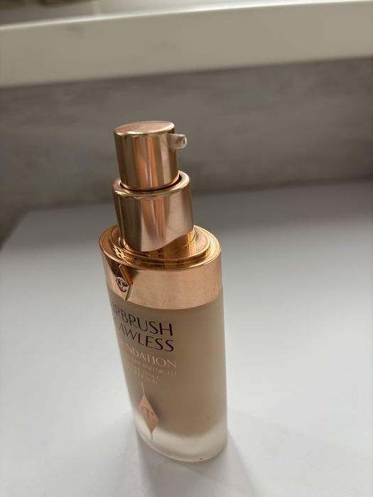 Тональний крем Charlotte Tilburi Airbrush Flawless Foundation