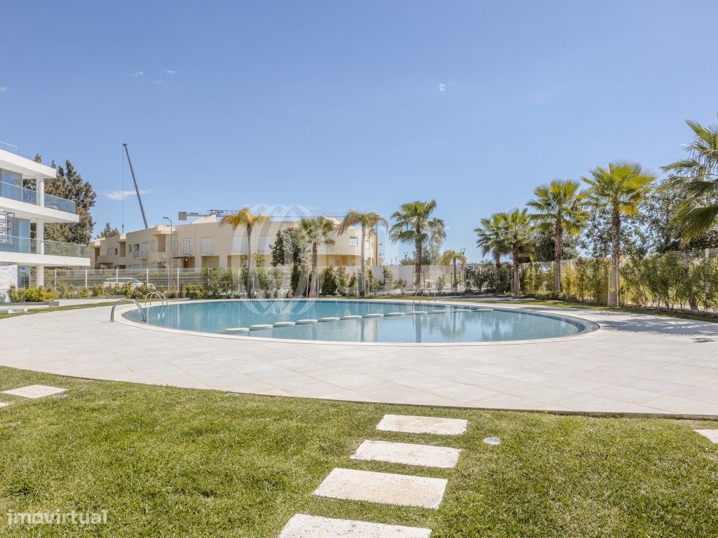 Apartamento T2 com garagem no LAKE 24, em Vilamoura, Algarve