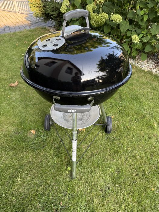Grill Weber z pokrowcem i kominem do rozpalania