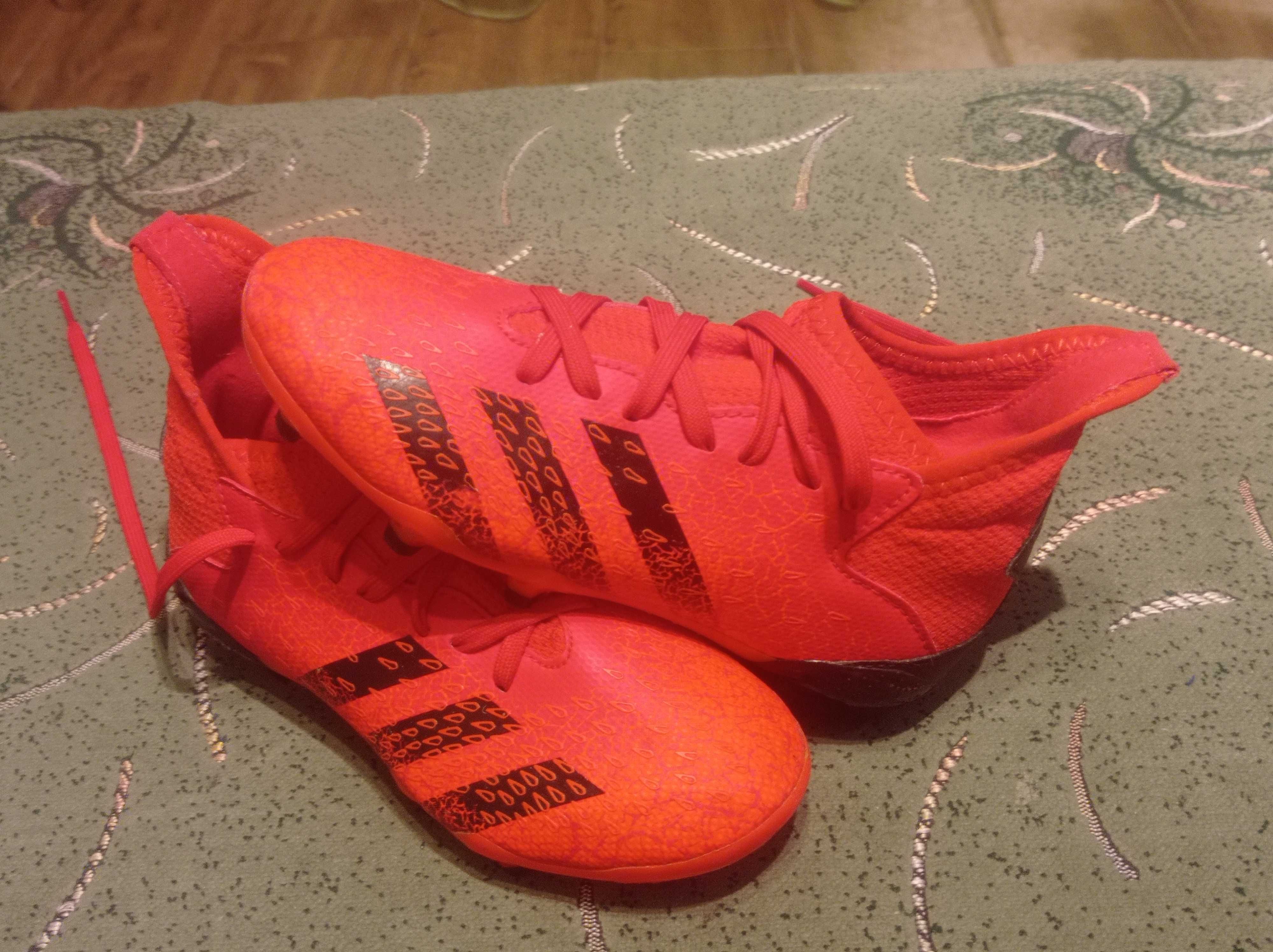 Копочки Adidas Predator (оригинал) фирменные размер-30 стелька-18см