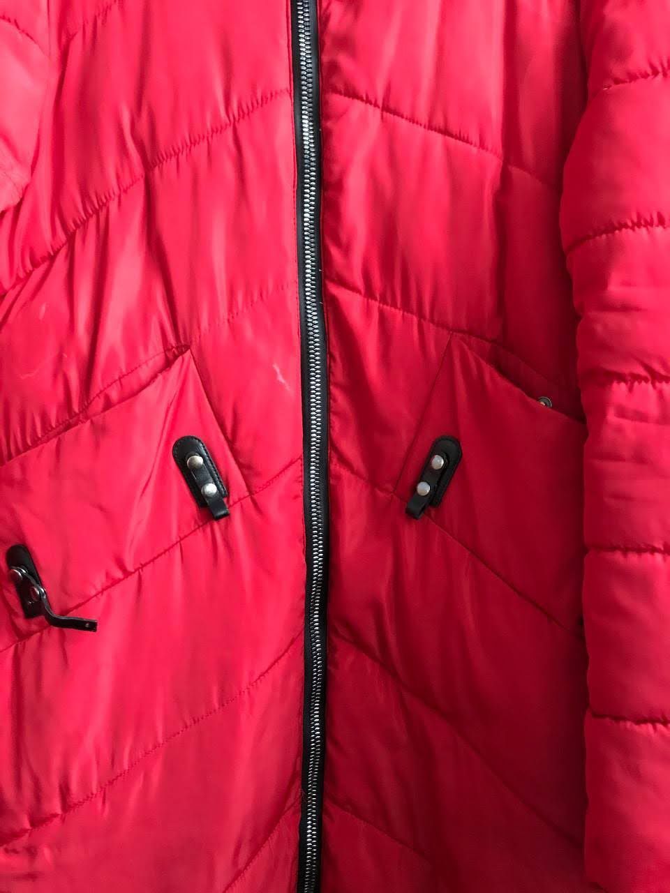 Пальто  зимнее,утеплённое,цвет яркий красный