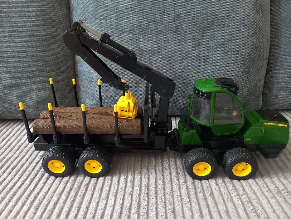 Трактор лісовоз John Deere від Bruder