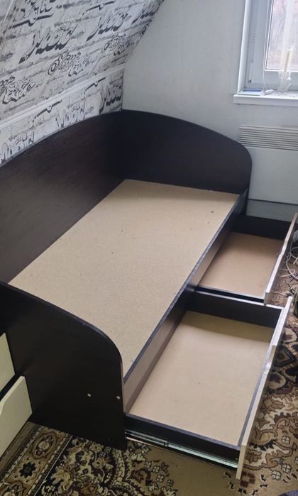 Продам ліжко дитяче (підліткове) б/в.  190*80