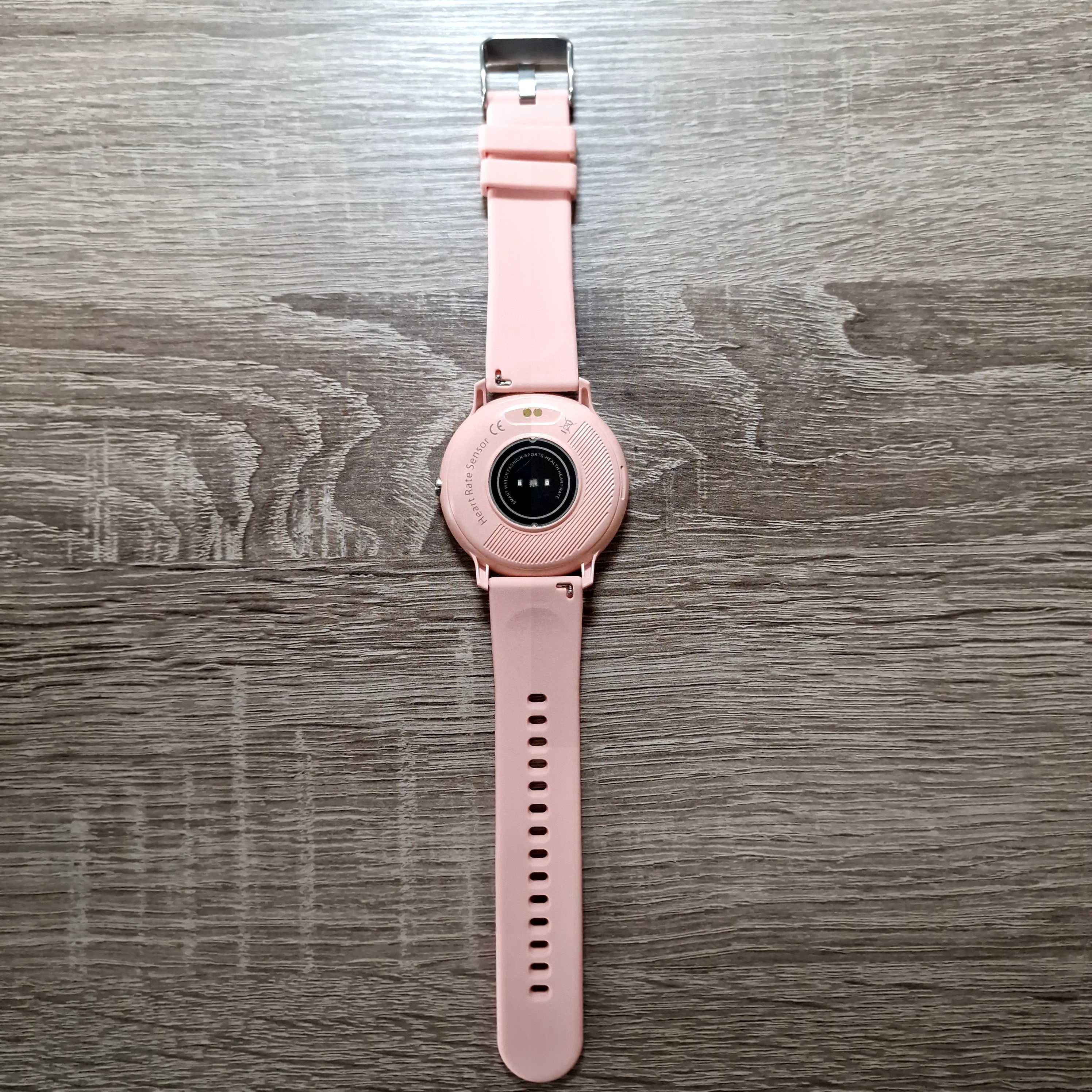 Inteligentny zegarek-smartwatch w damskiej wersji