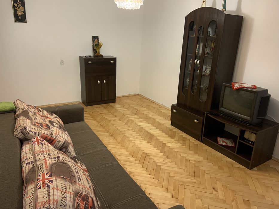 Подобово трикімнатна квартира, Документи,