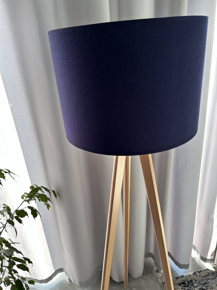Lampa z abażurem granatowym