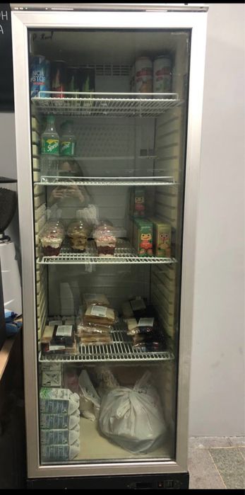 Продам 2 холодильника витрины