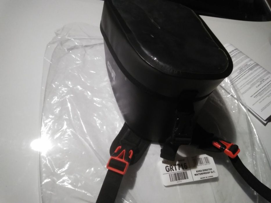 GRT716 torba GIVI 6L , wodoszczelna ,czarna , tangbak