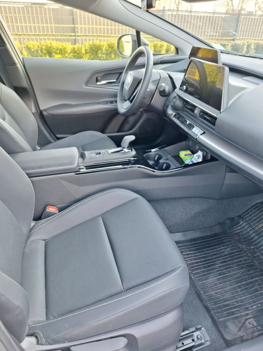 Toyota Prius V Hybryda XLE 2.0 benzyna 223 KM 2023r.