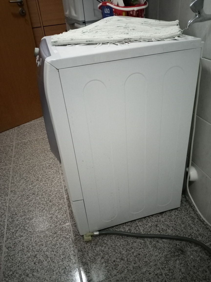 Máquina de secar roupa Ariston Hotpoint Aqualtis 8 kgs
