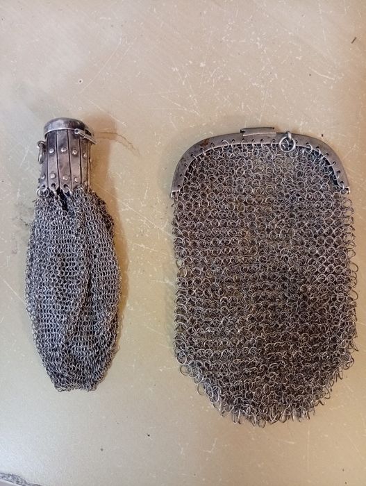 Bolsa em malha de prata .