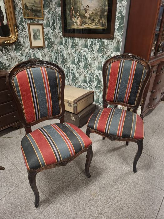 Par de Cadeiras Estilo Luís XV. Oferecemos a entrega na zona de Lisboa