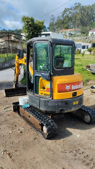 Mini Escavadora Bobcat E35