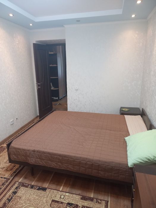Здам гарну 3 кімнатну квартиру , р-н Інст.Зв'язку  8500+ комунальні  !