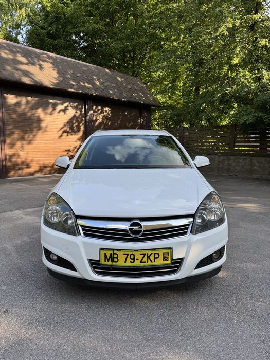свіжоприганий(вже на укр. номерах) Opel Astra H 2011 універсал 1.7 диз