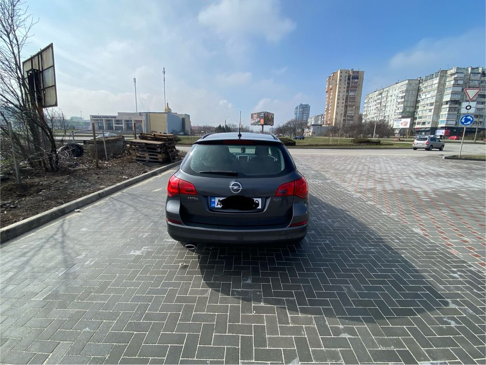 Продам авто opel astra j