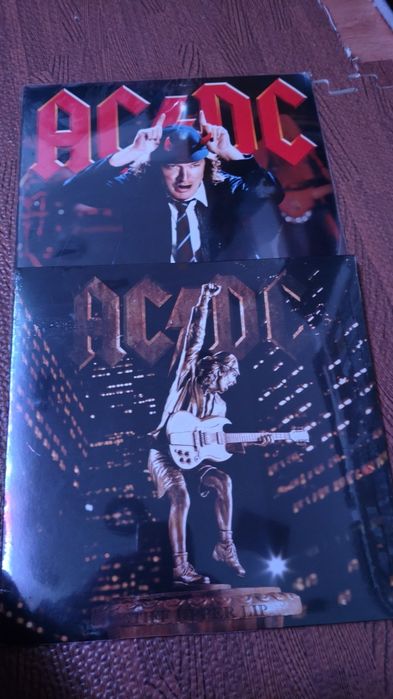 ACDC Live river Plate 3lps
edição red vinyl 

ACDC Stiff Upper Lip

No