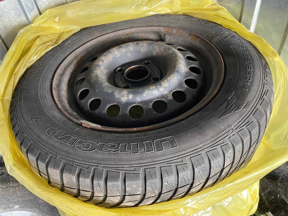 2 koła na zimowych oponach 185/65/R14 plus 4 kołpaki