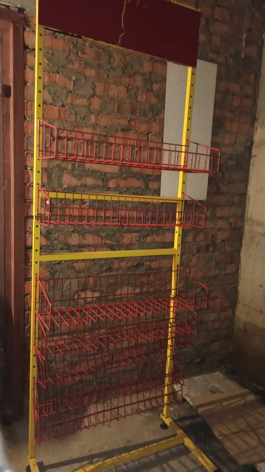 Продам б.у виставкову сітку для навісних дрібних товарів