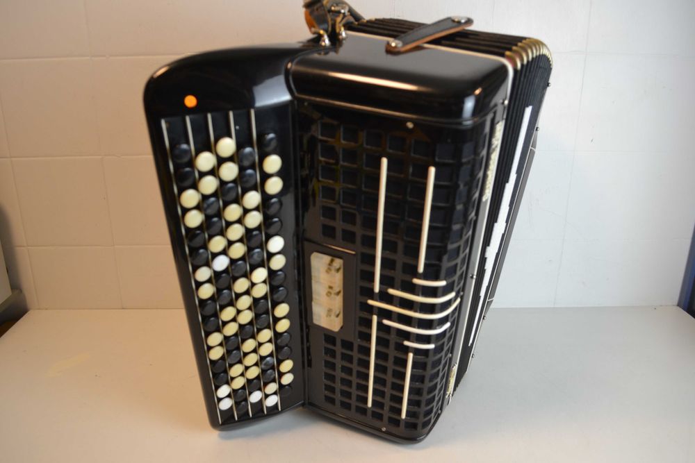 Acordeao 3 Voz Com  Mala de transporte. N 438
