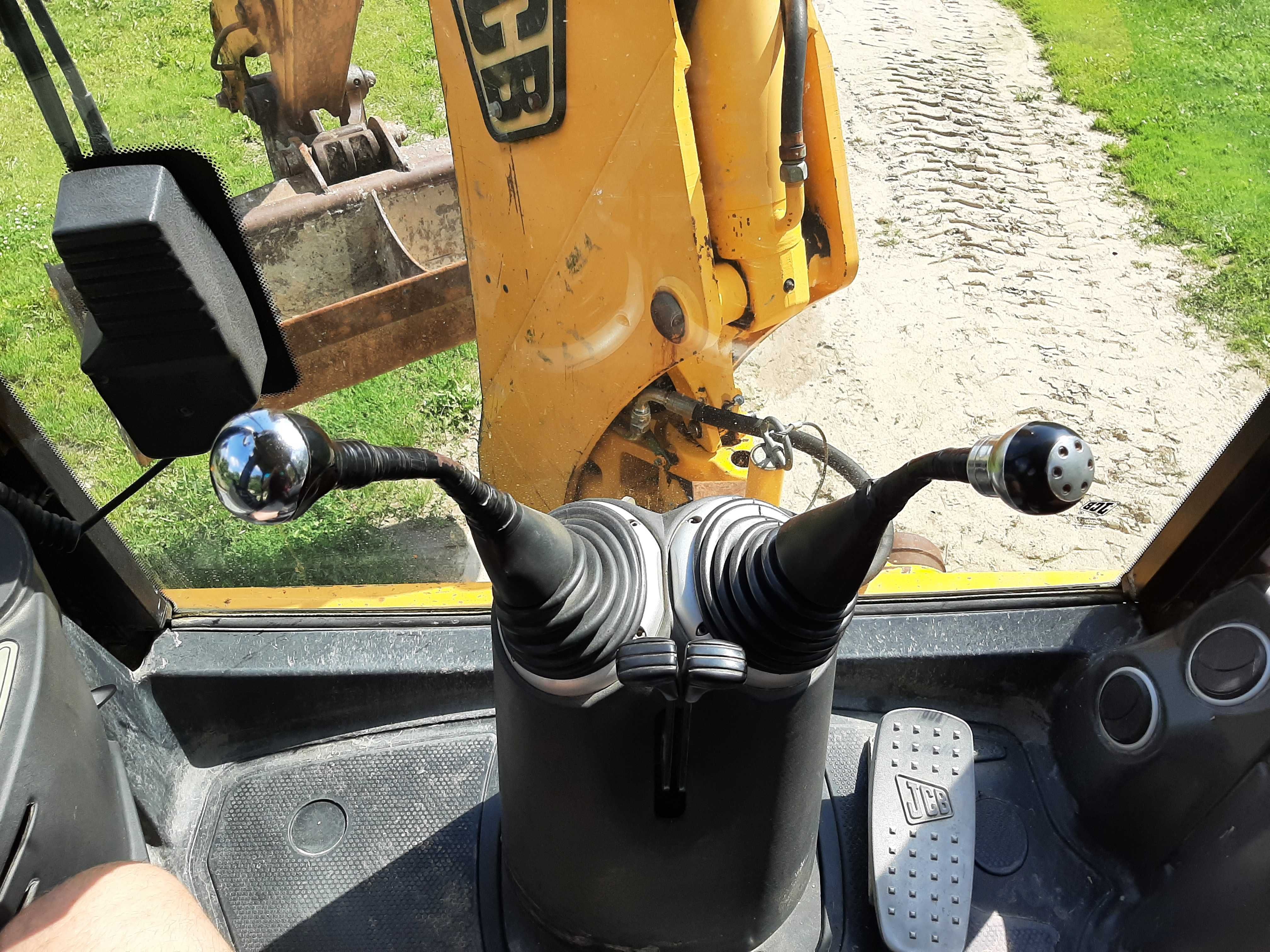 Koparko-ładowarka JCB 4CX 2004 szczęka, 2 osie skrętne