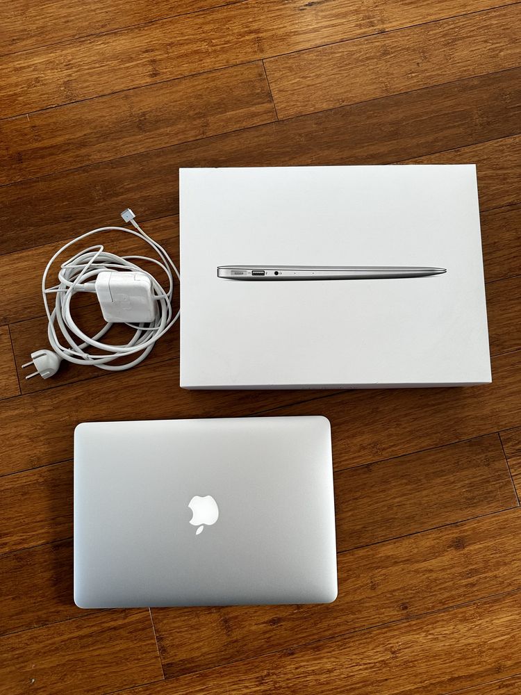 MacBook Air 13’’ i5 1.8GHZ 128GB 8GB RAM